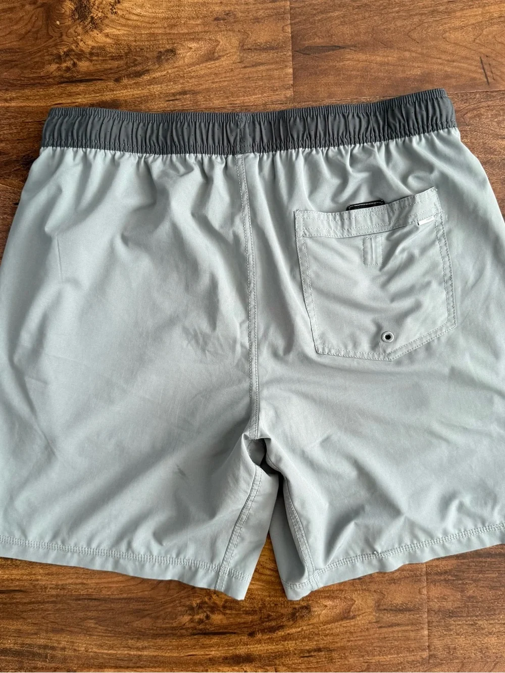 Vuori Men's Large Kore Shorts Green/Gray
